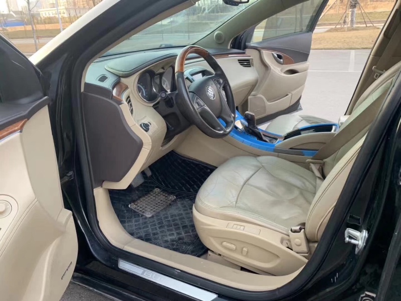 青岛10年别克君越7