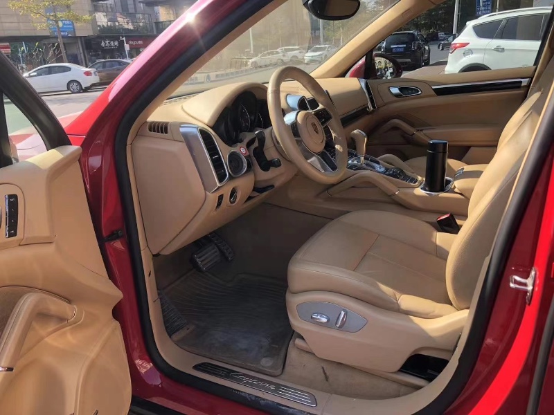 广州18年保时捷卡宴2