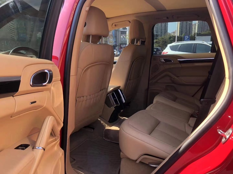 广州18年保时捷卡宴4