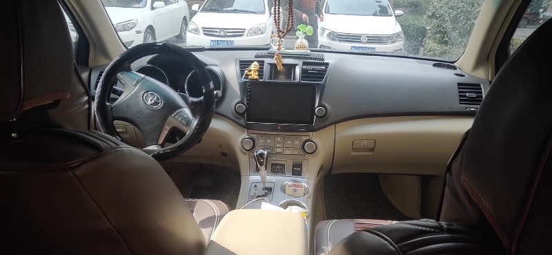 郑州11年丰田汉兰达4