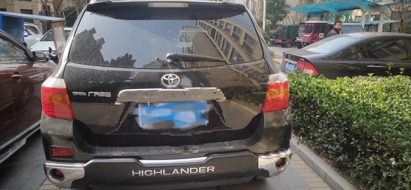 郑州11年丰田汉兰达3