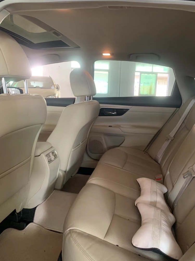 中山18年日产天籁4