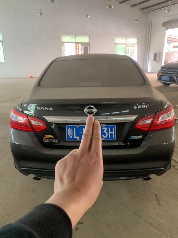 中山18年日产天籁3