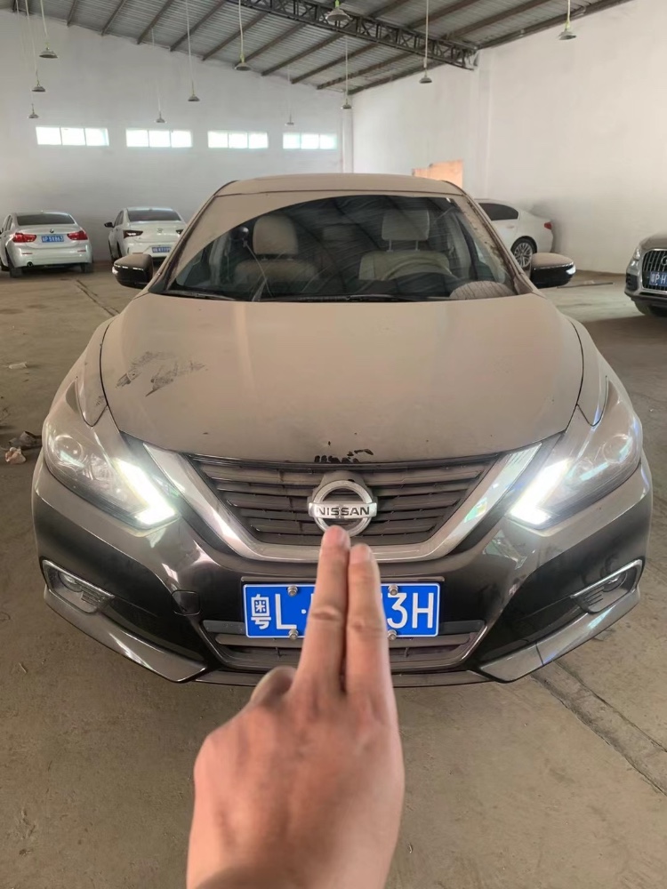 中山18年日产天籁1