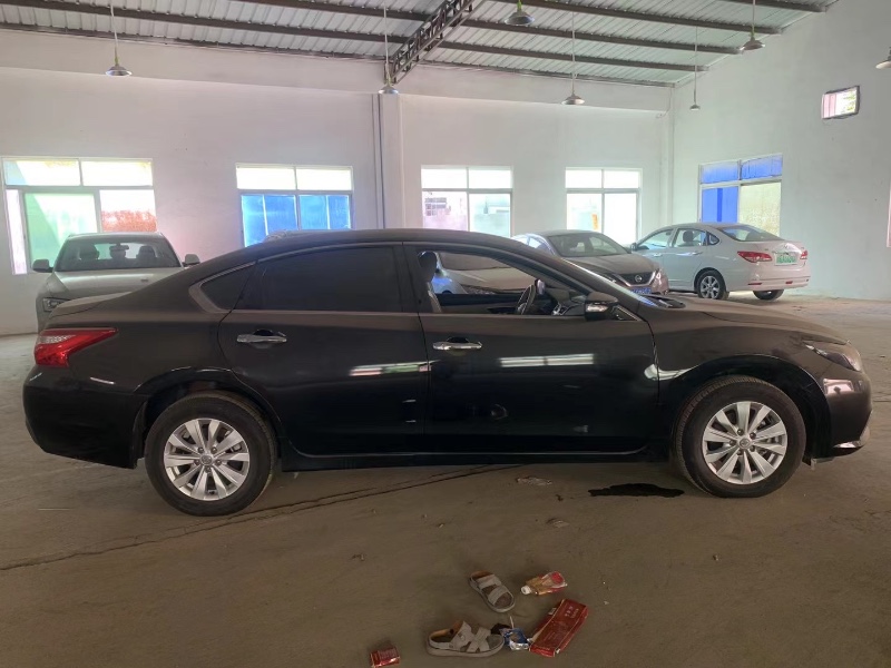 中山18年日产天籁7