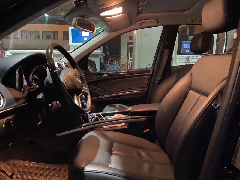 成都11年奔驰GL9