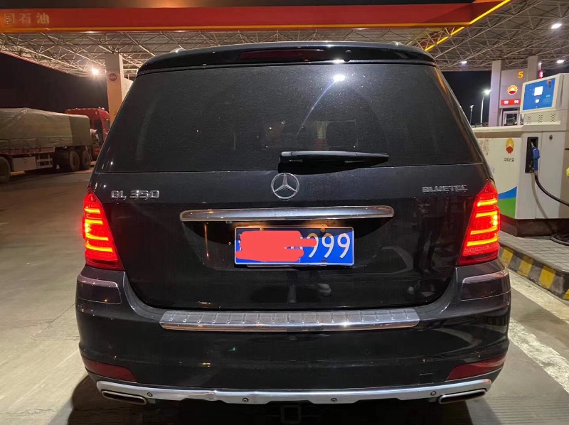 成都11年奔驰GL8