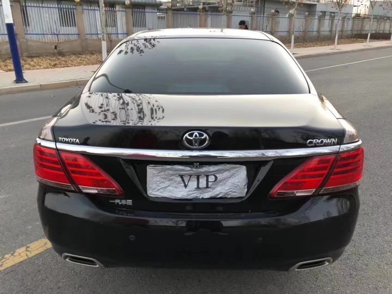 廊坊14年丰田皇冠4