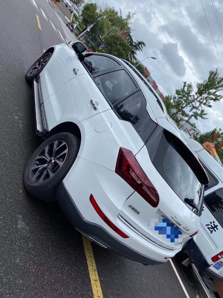 青岛17年众泰T6004