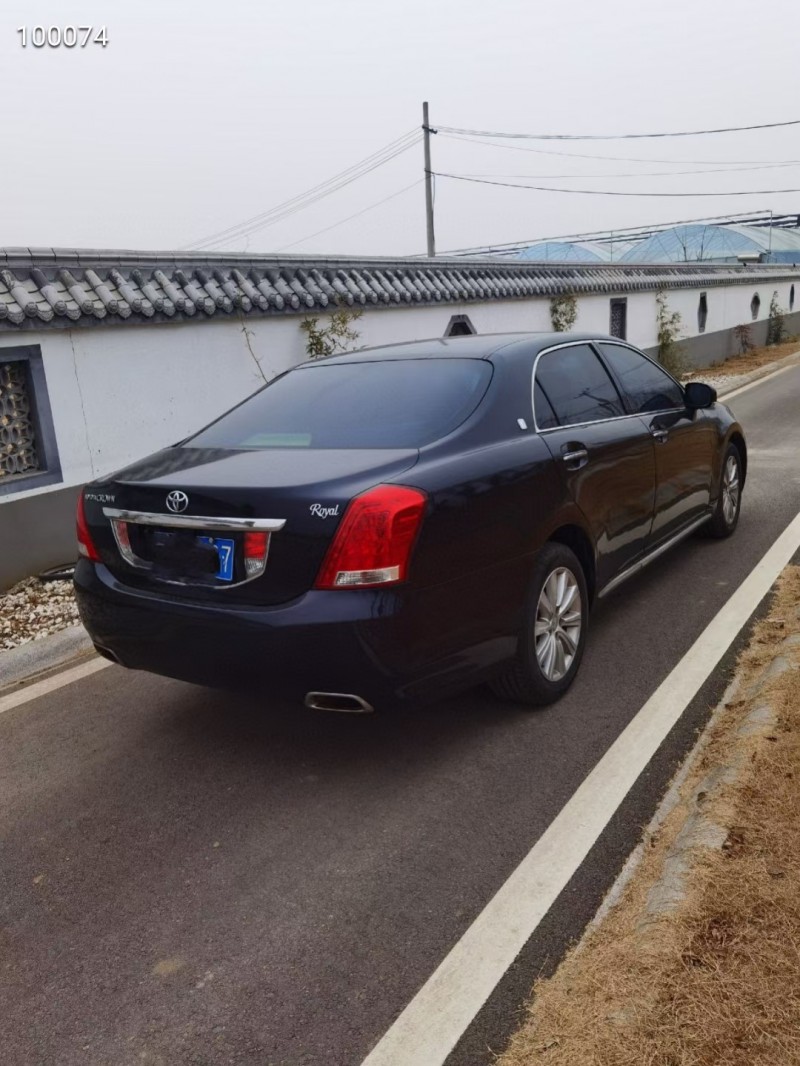 徐州10年丰田皇冠3