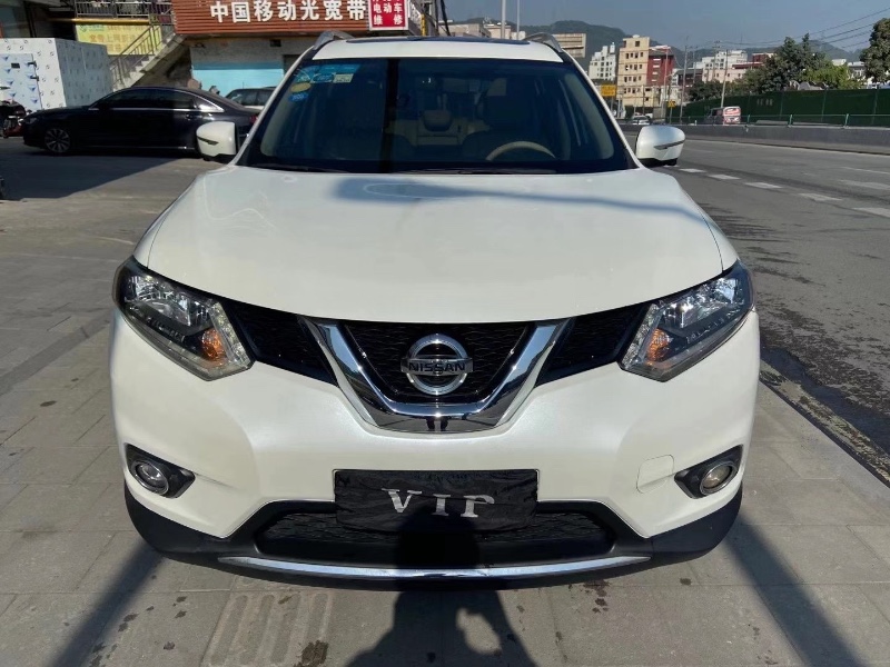 广州16年日产奇骏1