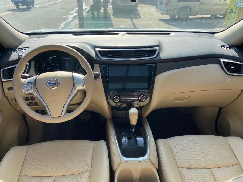 广州16年日产奇骏8