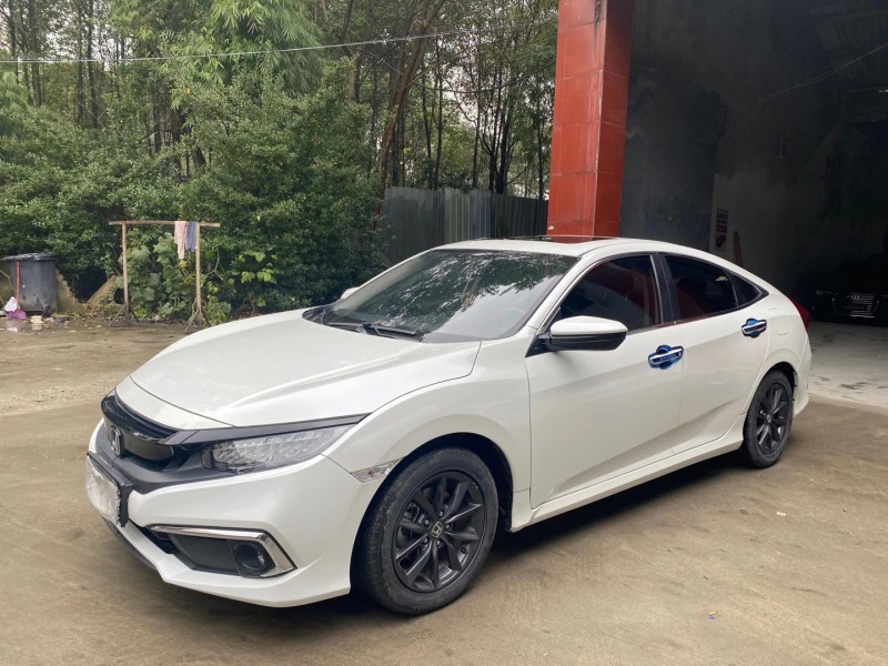 成都19年本田思域2