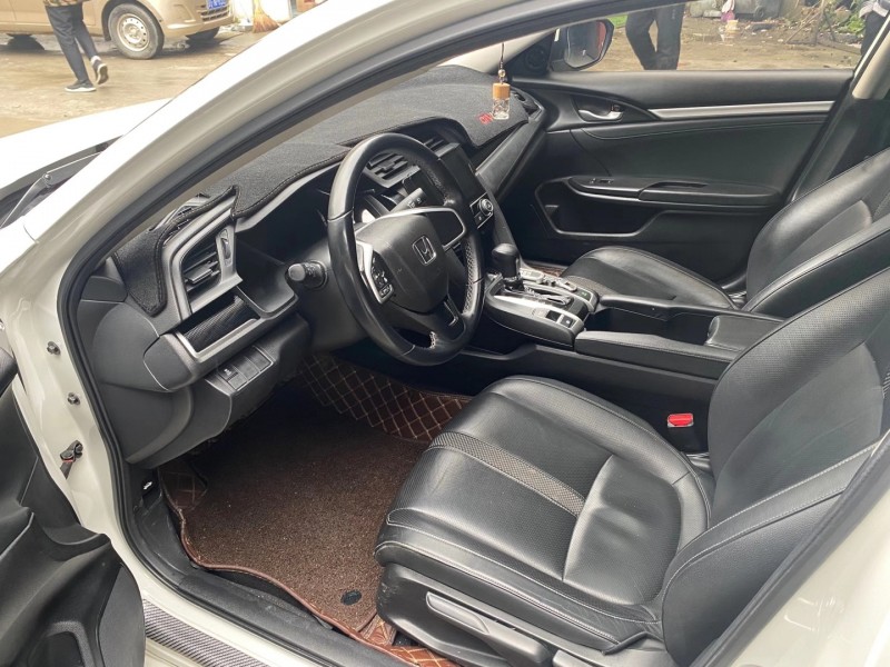 成都19年本田思域4