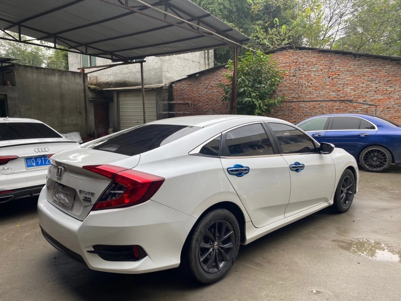 成都19年本田思域8