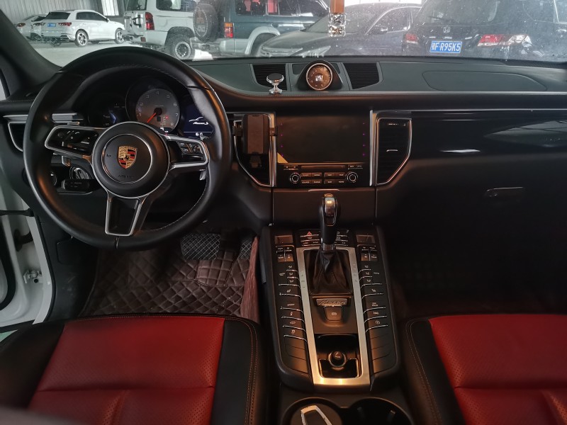 北京17年保时捷Macan2