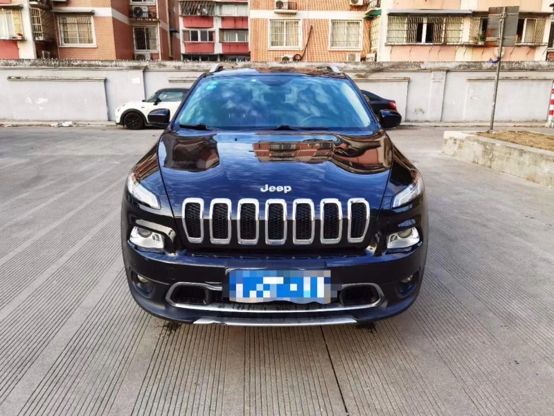 長沙17年Jeep自由光9