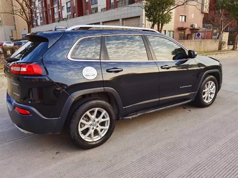 長沙17年Jeep自由光5