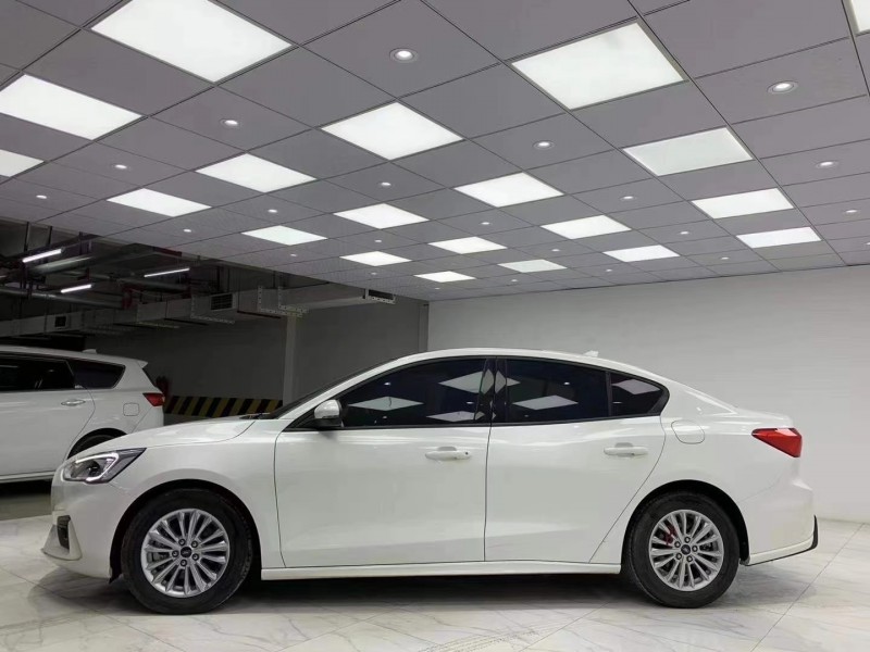 成都20年福特福克斯3