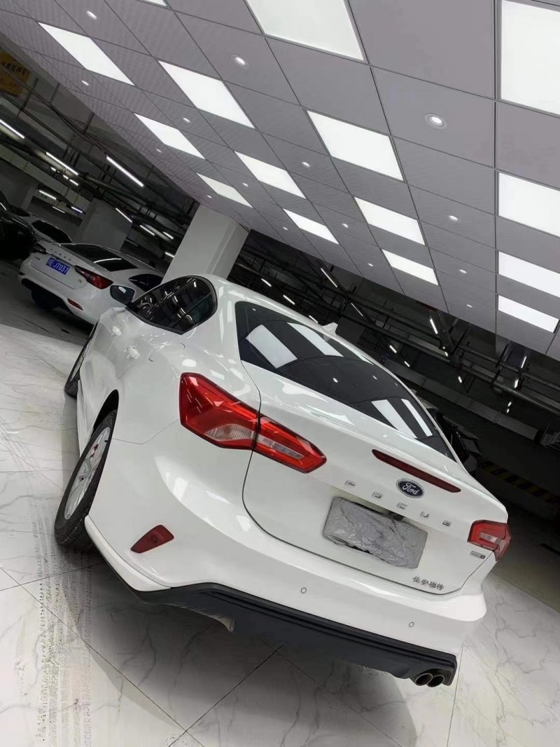 成都20年福特福克斯5