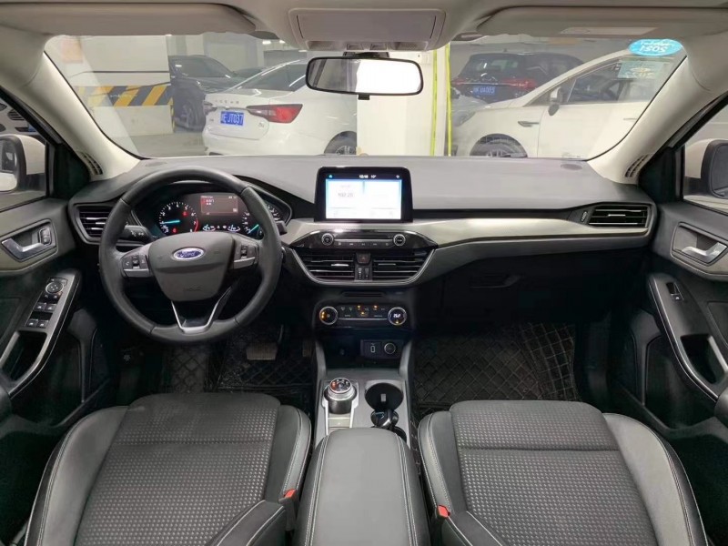 成都20年福特福克斯6