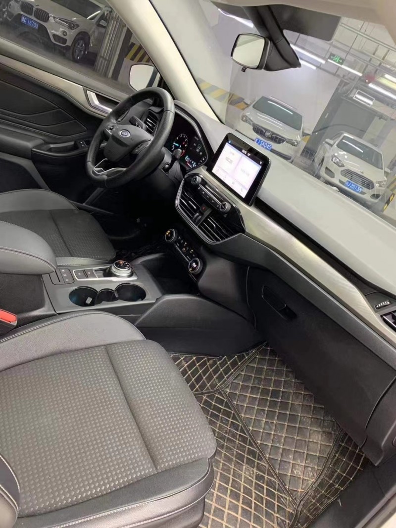 成都20年福特福克斯7