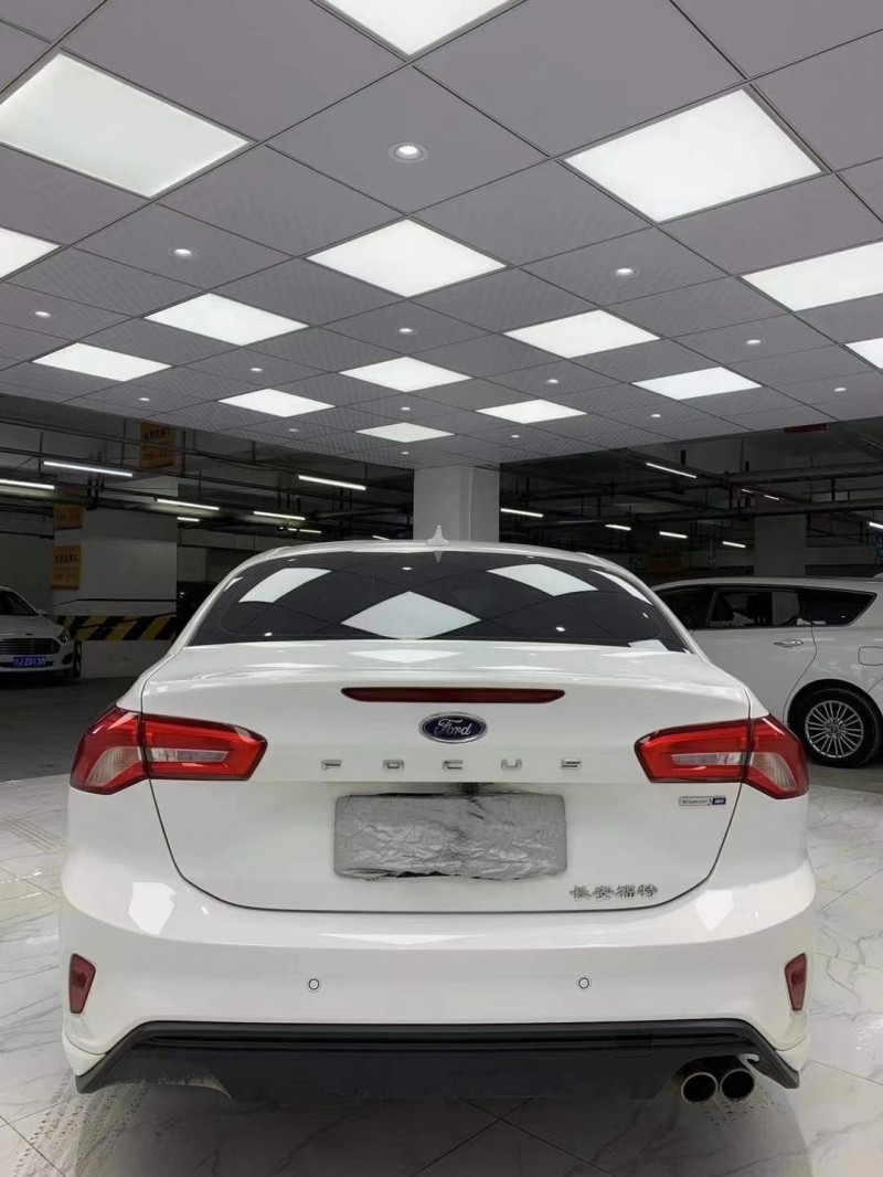 成都20年福特福克斯9