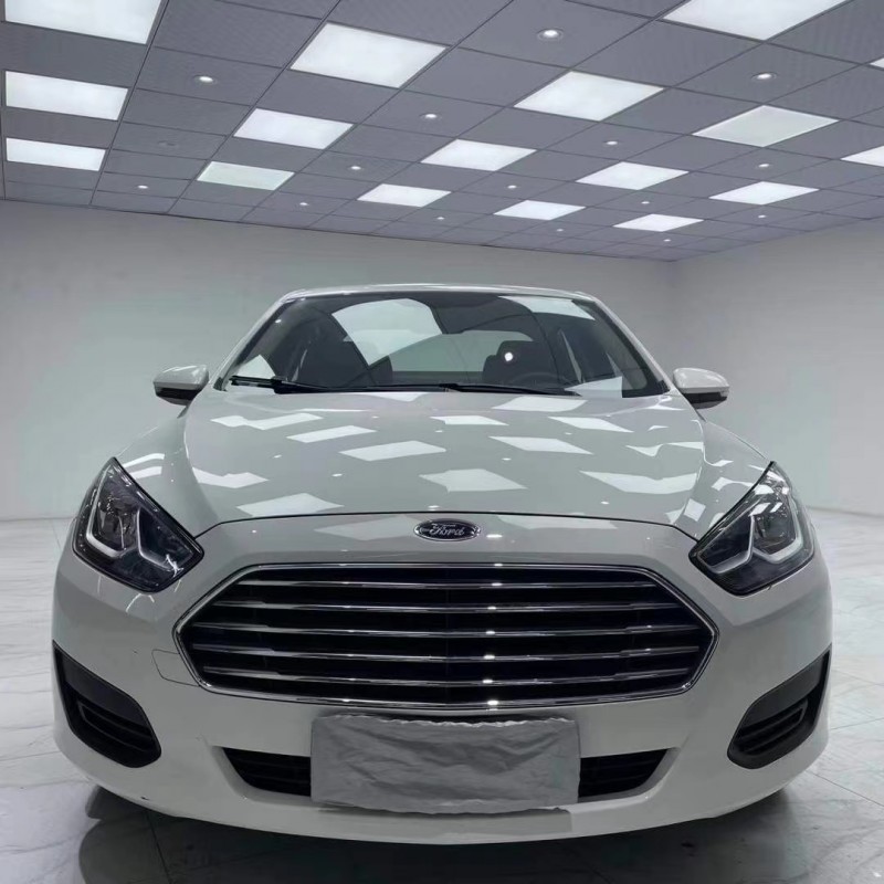 成都20年福特福睿斯1