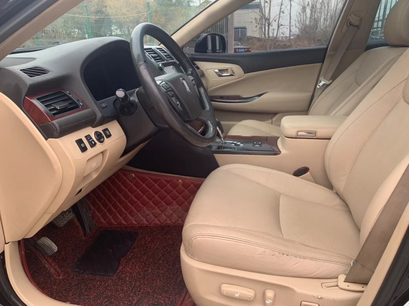 郑州11年丰田皇冠6