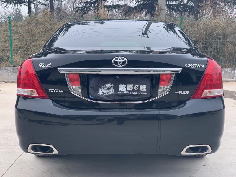 郑州11年丰田皇冠9