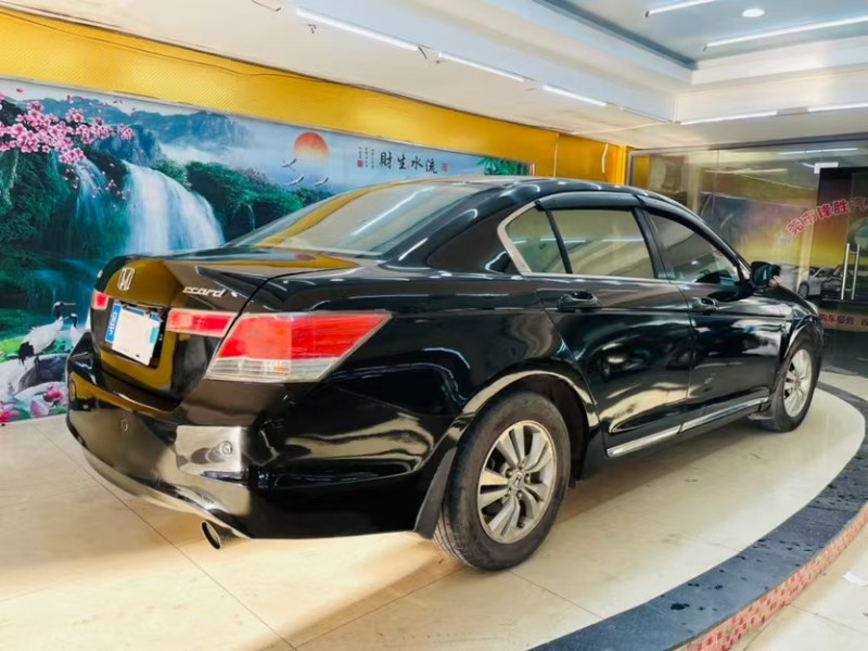 东莞09年本田雅阁4