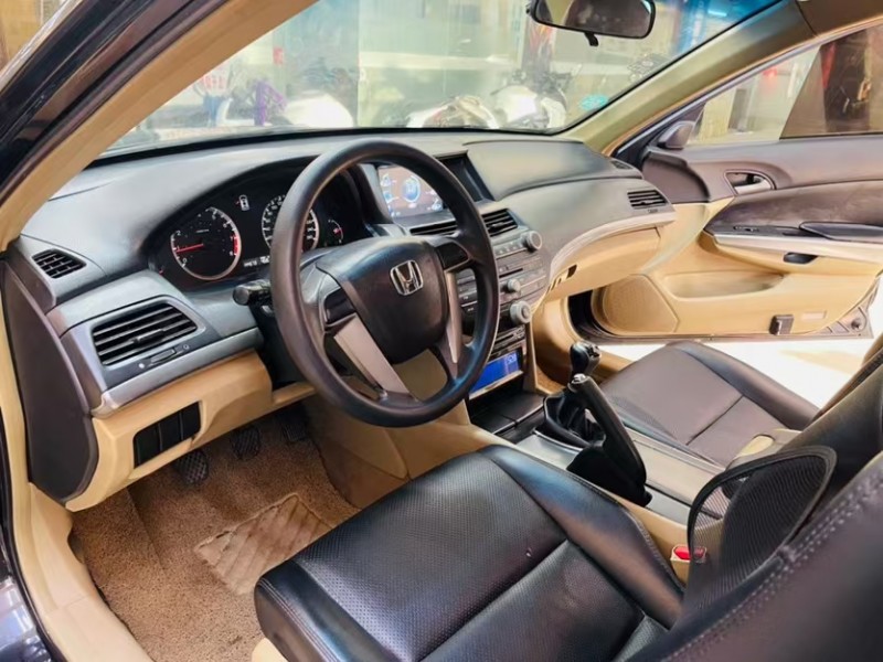 东莞09年本田雅阁7