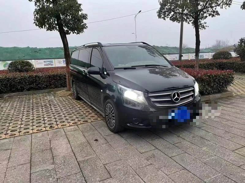 广州19年奔驰威霆1