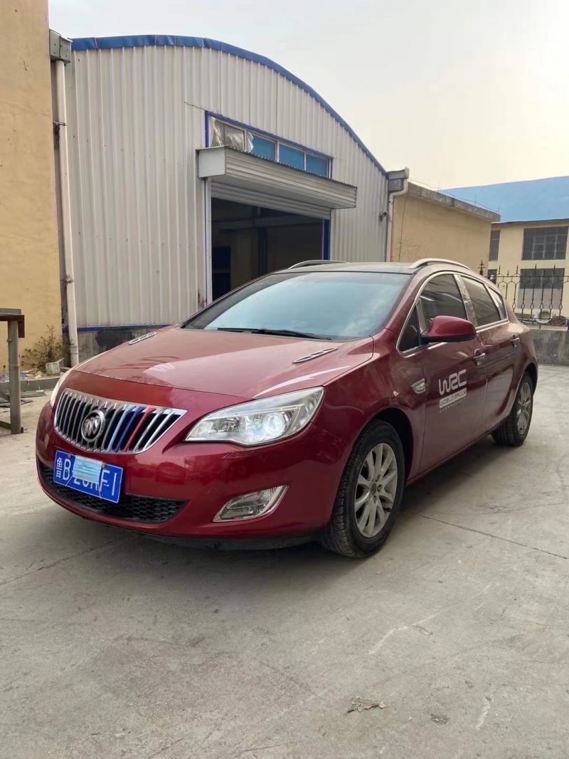 青岛11年别克英朗2