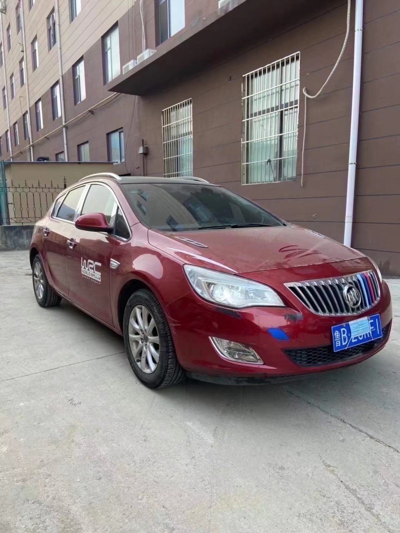 青岛11年别克英朗3