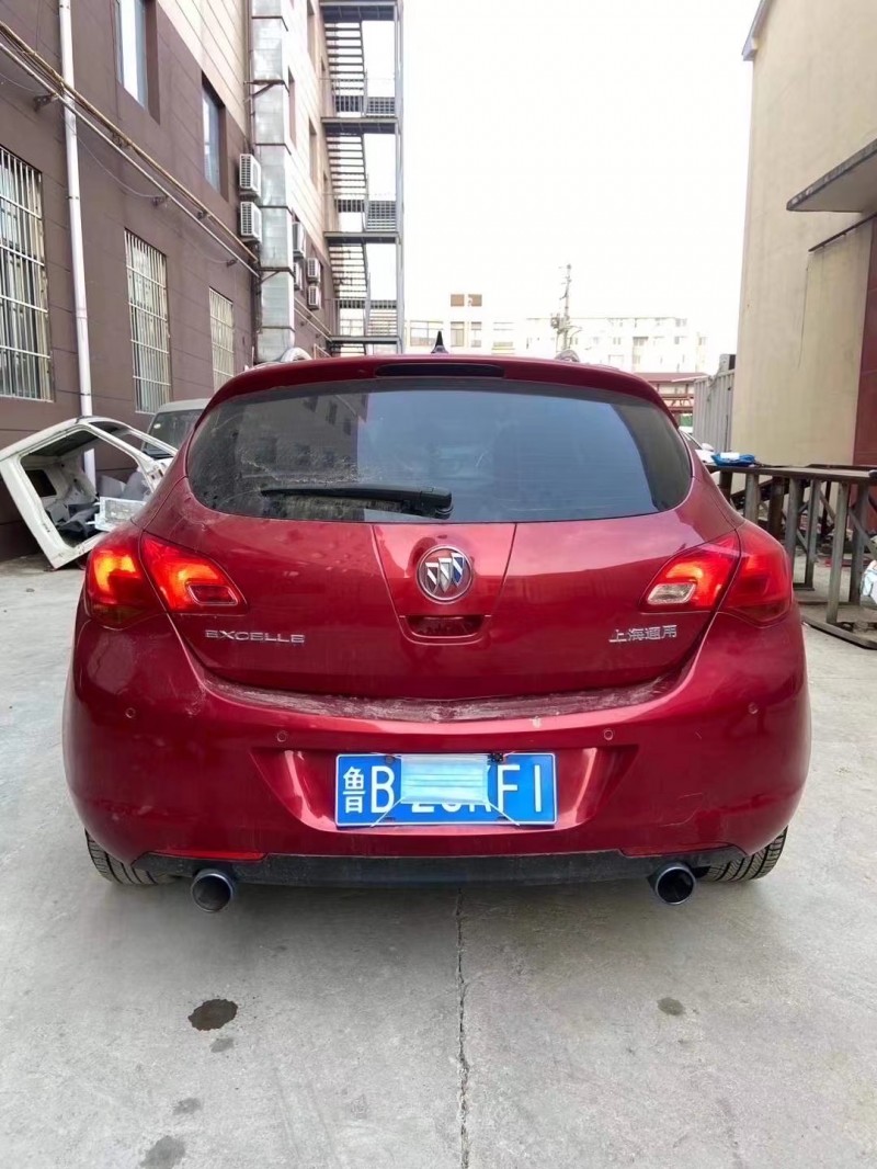 青岛11年别克英朗4