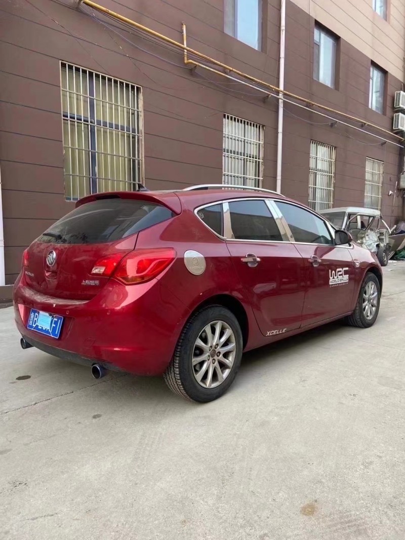 青岛11年别克英朗5