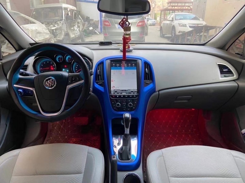 青岛11年别克英朗8