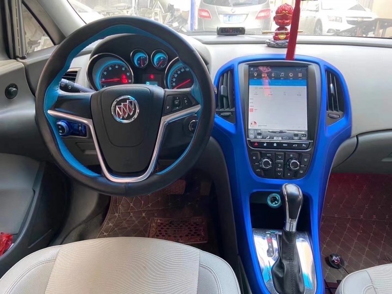 青岛11年别克英朗9