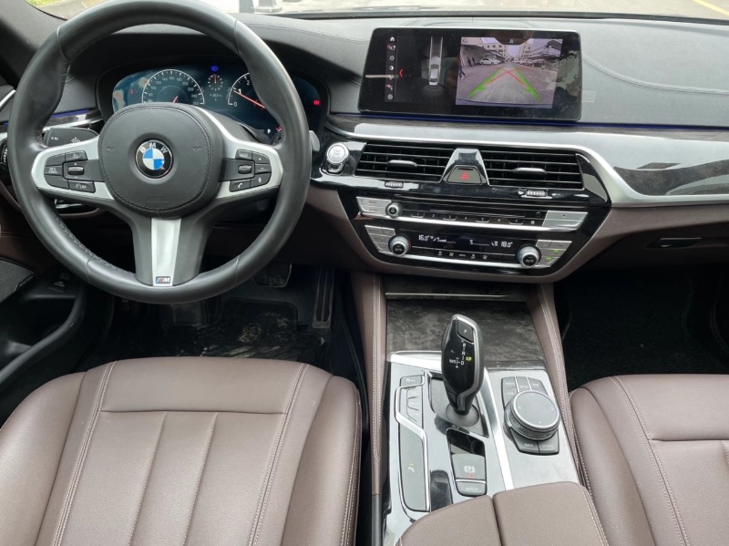 中山19年宝马5系4