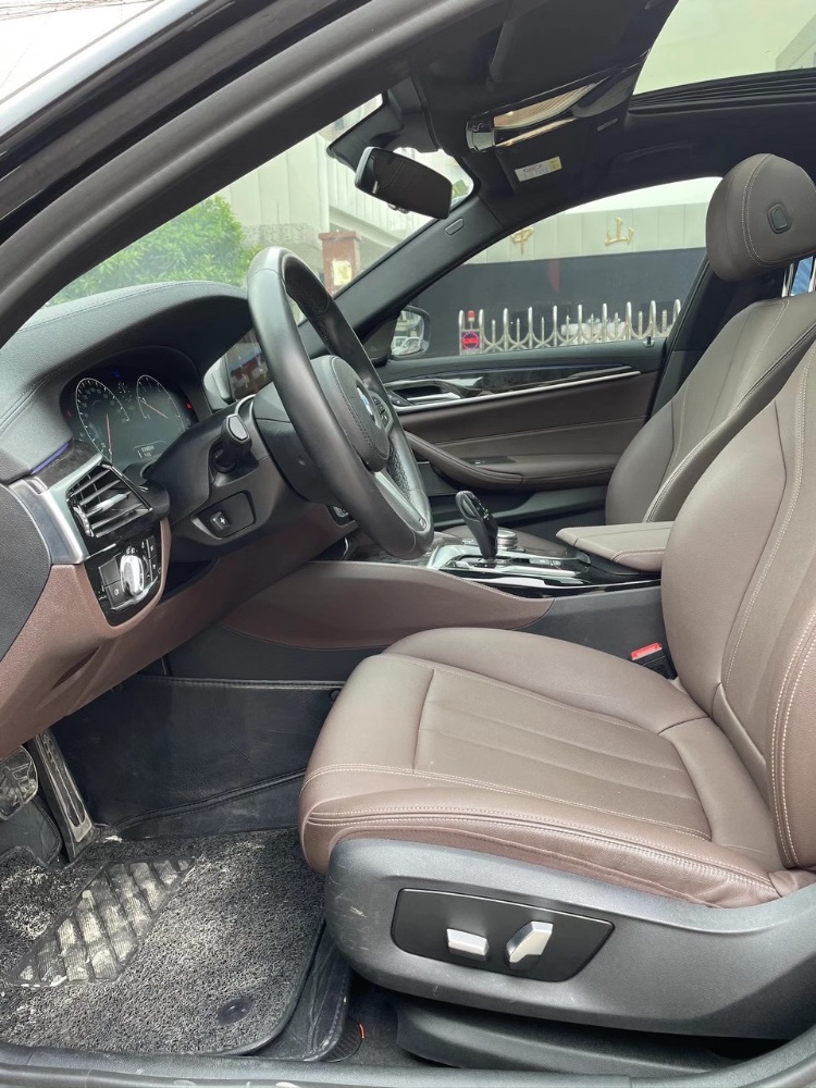 中山19年宝马5系3