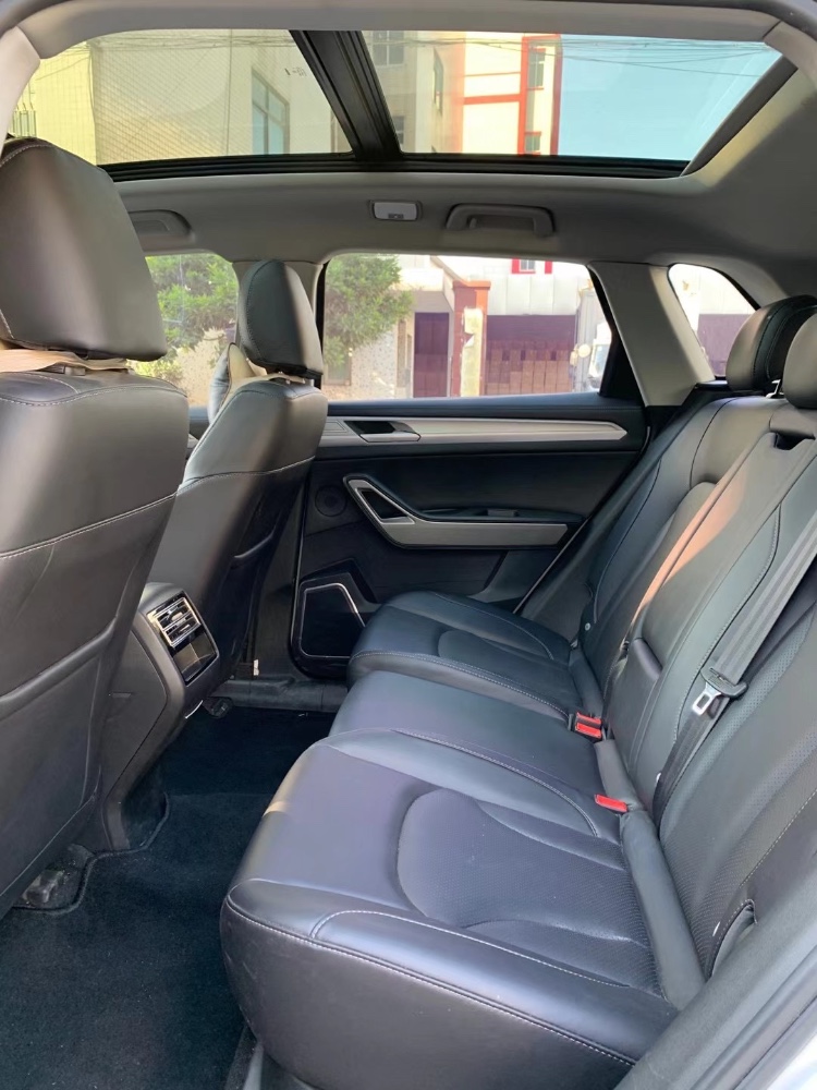 中山19年众泰大迈X75