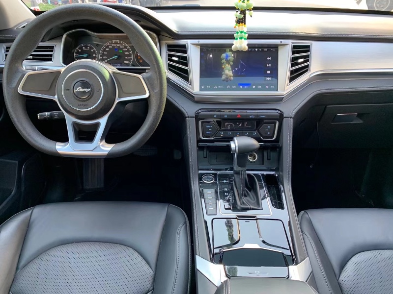 中山19年众泰大迈X77