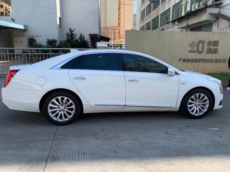 中山18年凯迪拉克XTS3