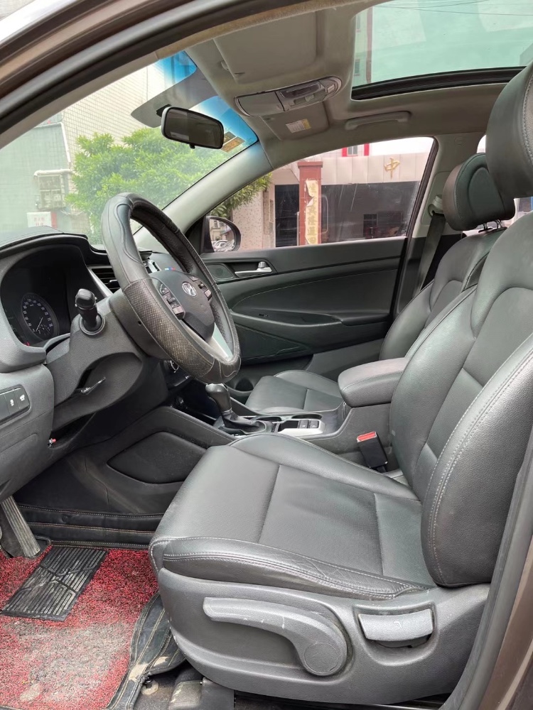 中山16年现代途胜1