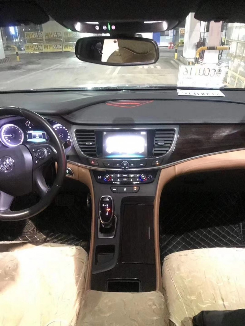 重庆17年别克君越6