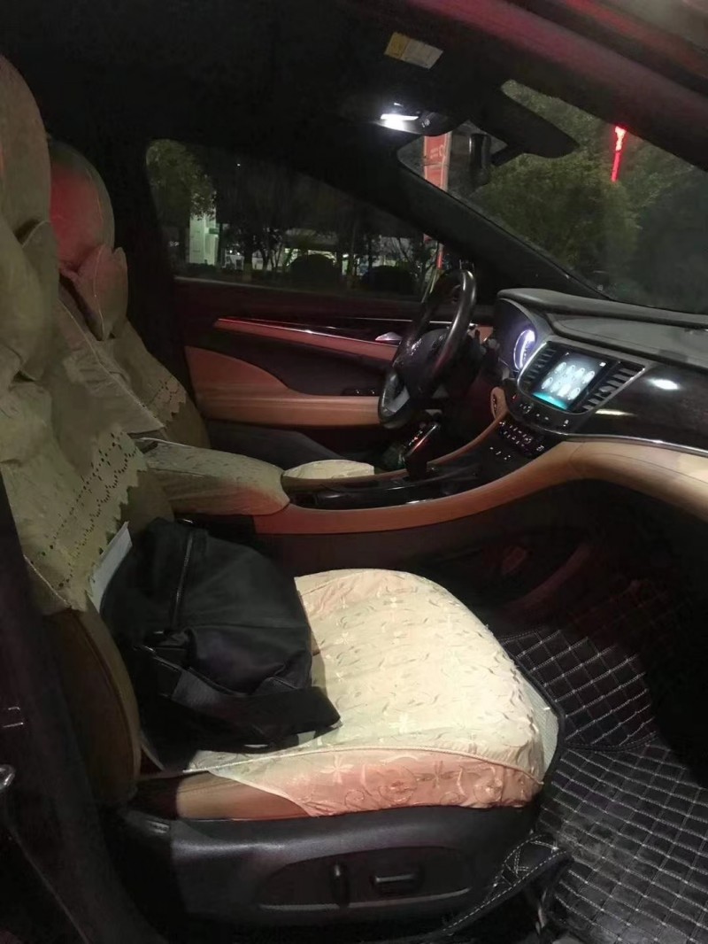 重庆17年别克君越8