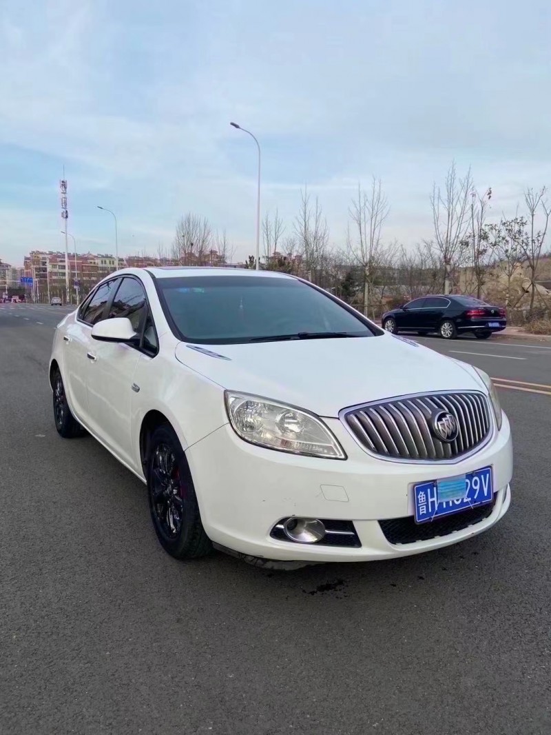 青岛15年别克英朗2