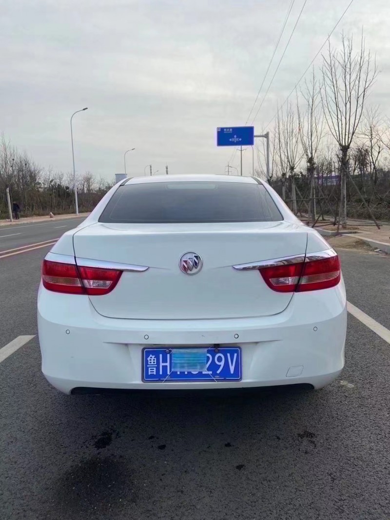 青岛15年别克英朗4