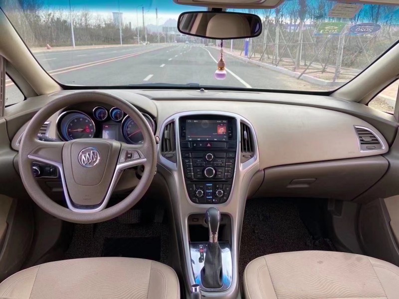 青岛15年别克英朗8